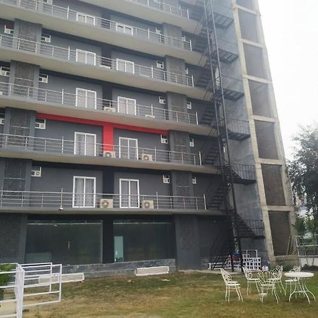 Hotel Aarkay Palace Badarpur Kültér fotó