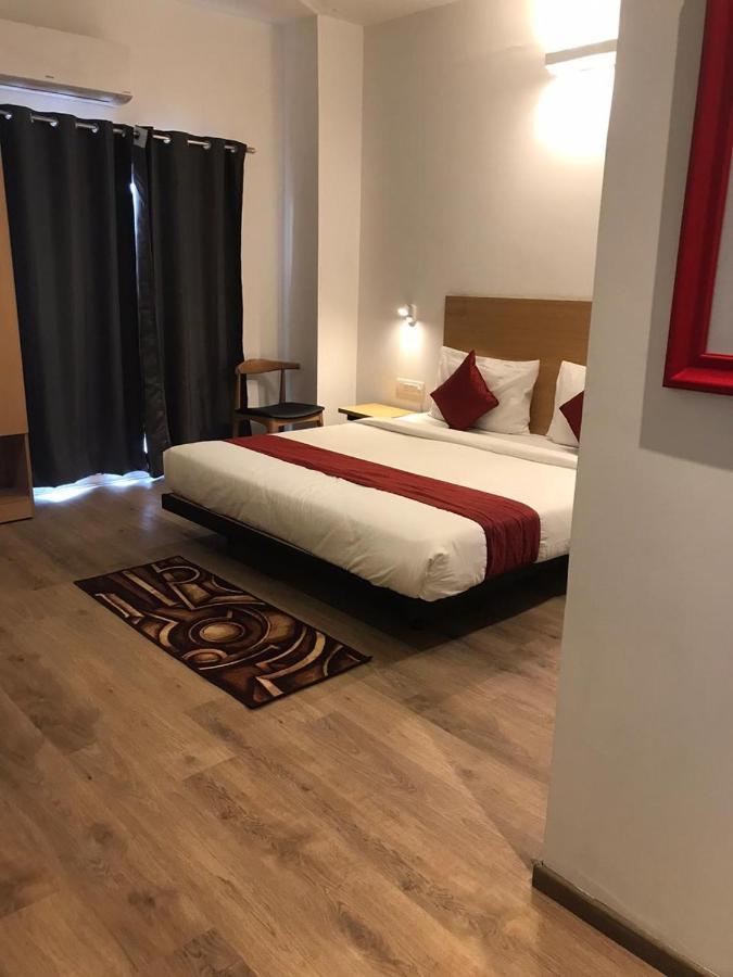 Hotel Aarkay Palace Badarpur Kültér fotó