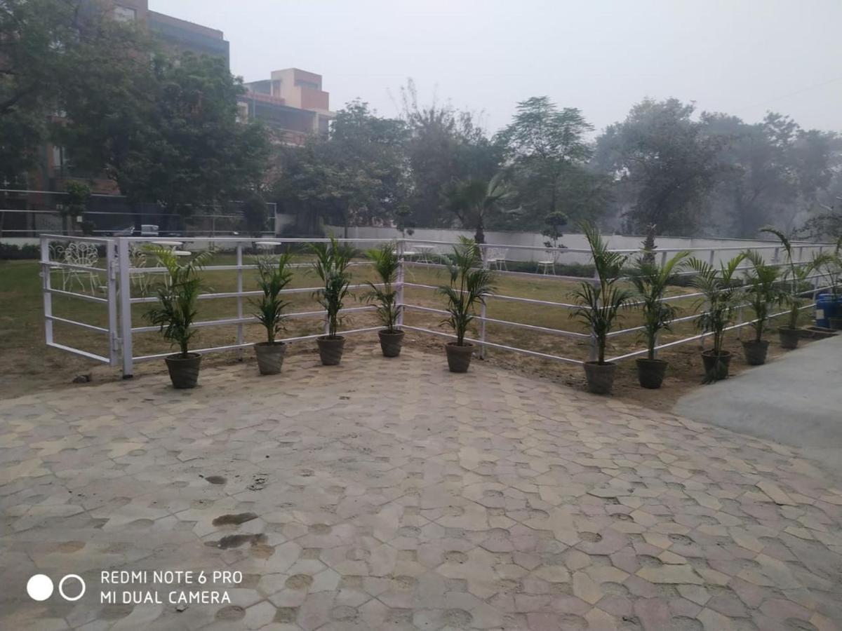 Hotel Aarkay Palace Badarpur Kültér fotó