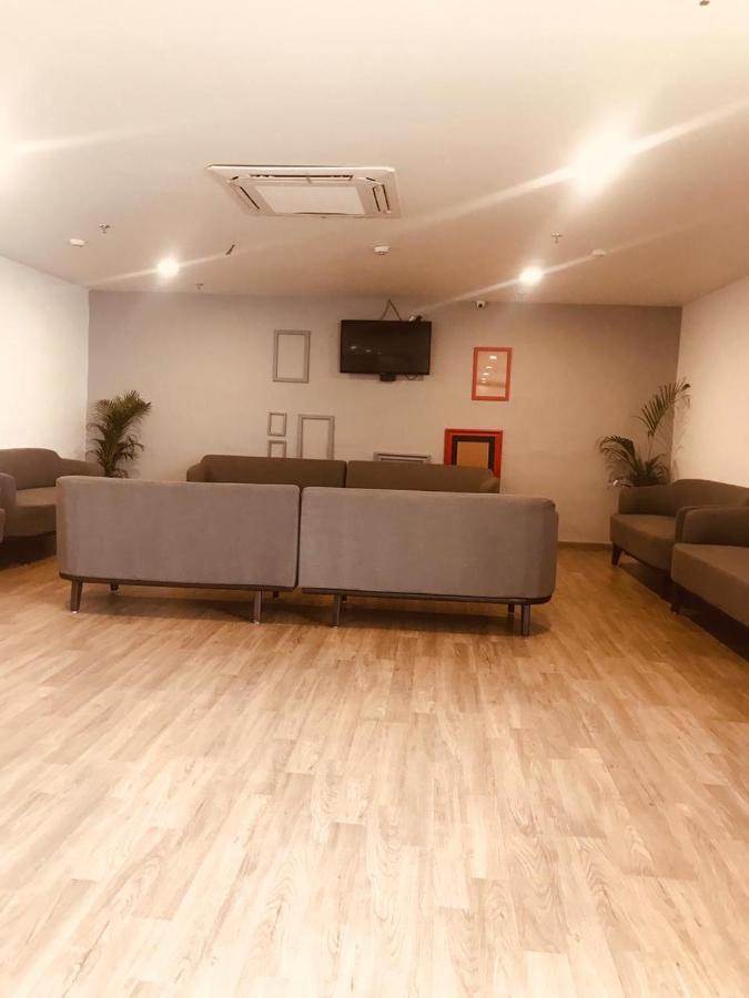 Hotel Aarkay Palace Badarpur Kültér fotó