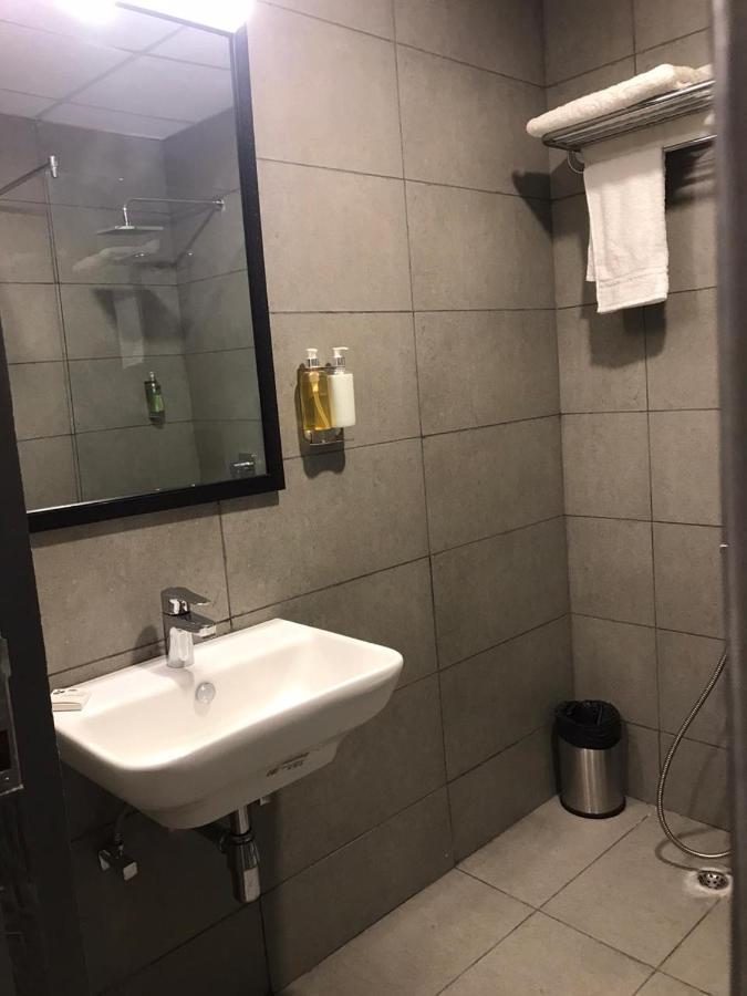 Hotel Aarkay Palace Badarpur Kültér fotó