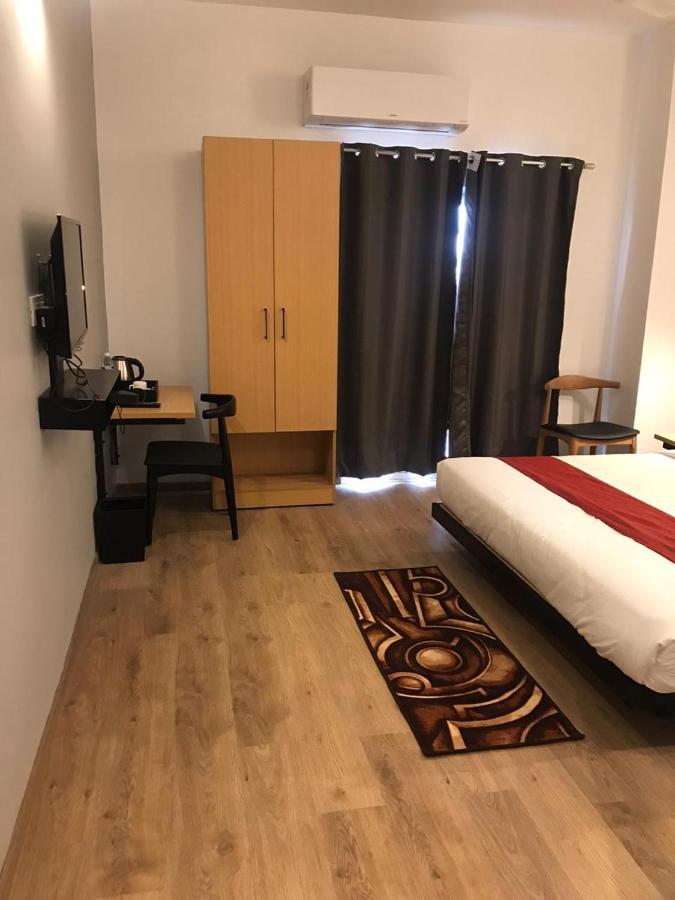 Hotel Aarkay Palace Badarpur Kültér fotó