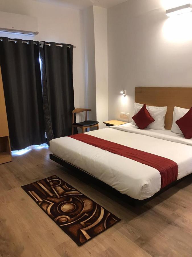 Hotel Aarkay Palace Badarpur Kültér fotó
