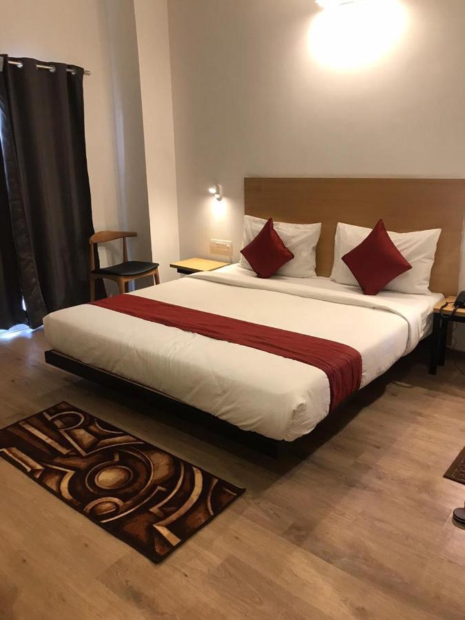 Hotel Aarkay Palace Badarpur Kültér fotó