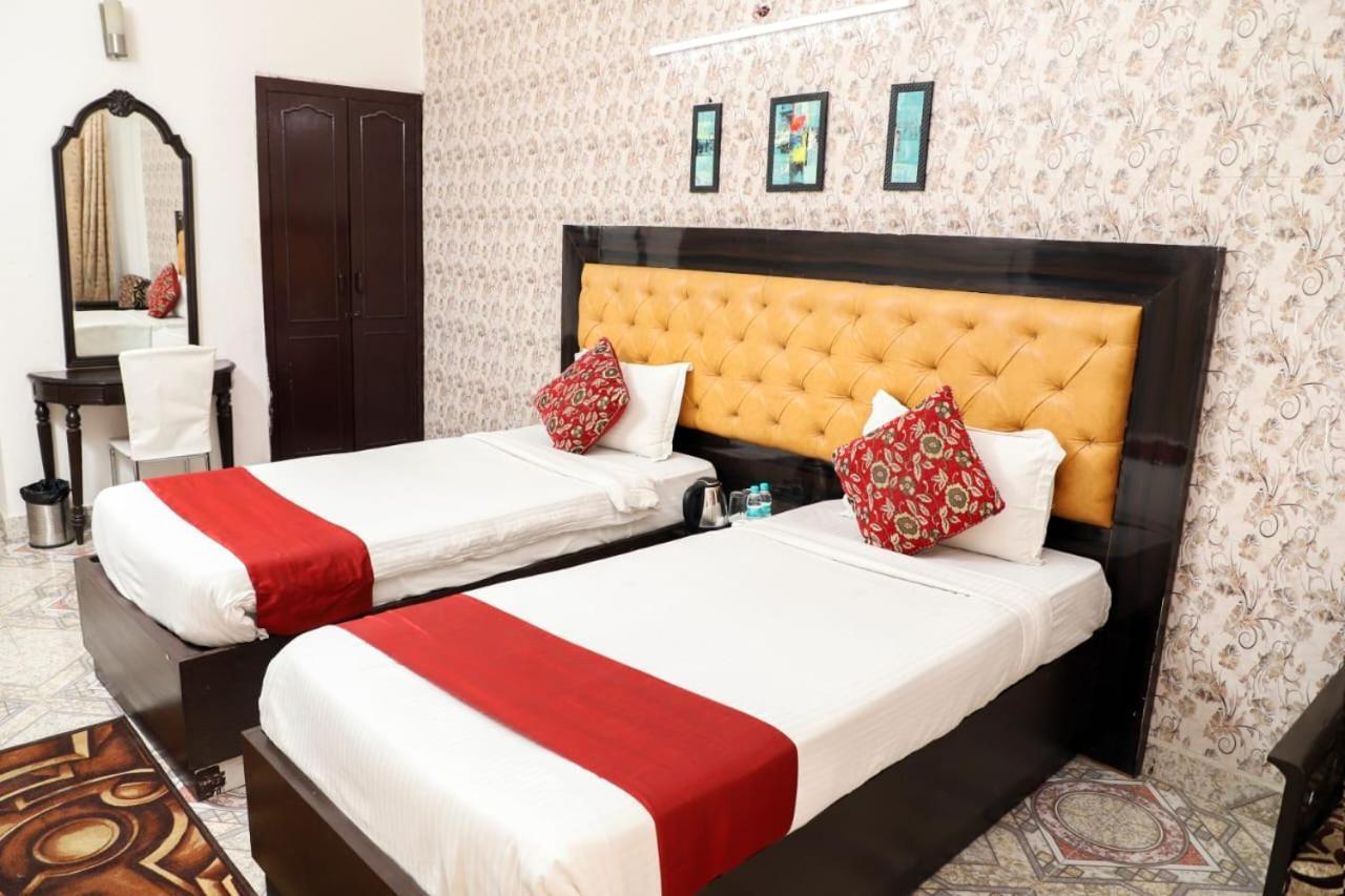 Hotel Aarkay Palace Badarpur Kültér fotó