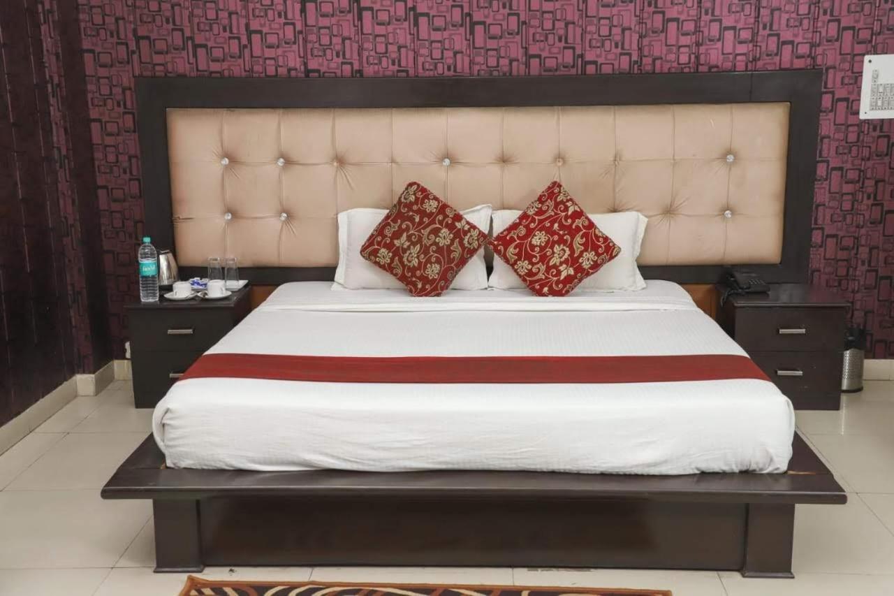 Hotel Aarkay Palace Badarpur Kültér fotó